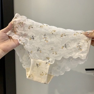 กางเกงในสตรีขายส่ง ลายลูกไม้ดอกไม้ เอวกลาง ขอบหยัก ไร้รอยต่อ เซ็กซี่ น่ารัก ซีทรู ระบายอากาศได้ดี - Product Image 5