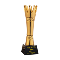 Trophée en résine de cristal Queen gravé par sublimation de style européen Trophée couronne en résine avec base en cristal K9 noir