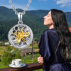 Nueva llegada 925 joyería de plata esterlina personalizada lindo insecto abeja medallón foto Collar para mujeres - Product Image 3