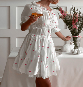 Robe mi-longue personnalisée pour femme, col à volants, imprimé cœur, panneau en dentelle à volants, collection été 2026, usine de vêtements OEM Chine - Product Image 1