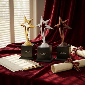 Trophée étoile adapté aux écoles et aux établissements d'enseignement. - Product Image 1