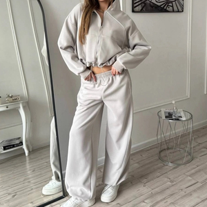Ensemble de survêtement streetwear personnalisé en coton épais pour femme : pantalon de jogging et sweat à capuche court zippé - Product Image 1