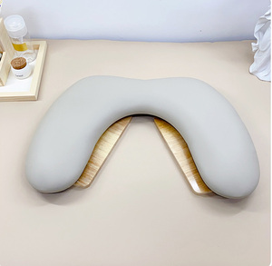 หมอนรองมือรูปตัวยูแบบพับได้ ทำจากหนังและไม้ สำหรับร้านทำเล็บ ขายส่ง 3 วัน พร้อมส่ง GZ RTS สั่งซื้อแบบคละจำนวนมาก - Product Image 2