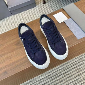 Série de baskets rétro personnalisées de luxe pour hommes et femmes, chaussures de course respirantes à lacets confortables pour l'extérieur et l'intérieur - Product Image 1