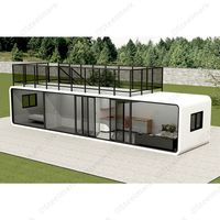 Cabine de pomme au deuxième étage avec terrasse maison conteneur avec escalier