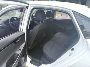 Voiture berline d'occasion à prix avantageux, Hyundai Elantra Yuedong 2020, moteur essence 1.6 GL, faible kilométrage, véhicule d'occasion - Product Image 6