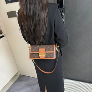 Ly High End European Retro Pattern <b>Small</b> Square Bag Women Crossbody Shoulder <b>Handbag</b> - Product Image 2