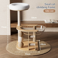 Griffoir vertical intégré tout en bois avec balles en sisal, style moderne, structure d'escalade et lit pour chat, emballé en carton