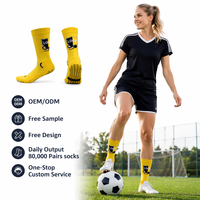 Chaussettes de football antidérapantes à logo personnalisé jaunes avec semelle à ressort, coussinées, respirantes, en maille, pour jeunes et adultes, à séchage rapide