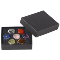 Ensemble cadeau avec gemme naturelle, pierre brut, carré, terre, sept chakras, énergie, guérison, cadeau