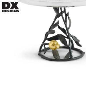 Support à gâteau moderne en métal martelé avec base à motif de feuilles florales, piédestal à dessert fait main pour café, hôtel, mariage et maison - Product Image 4