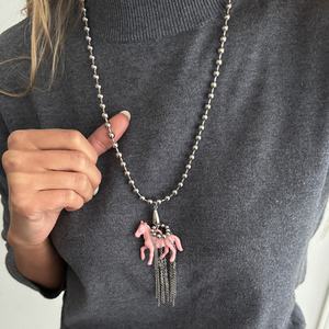 Colliers tendance avec pendentif petit cheval en métal perlé pour femmes, accessoires <span class=keywords><strong>de</strong></span> collier à pampilles amusants pour le quotidien, bijoux fantaisie, cadeau - Product Image 1