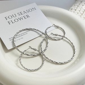 Kaiming Boucles d'oreilles créoles torsadées en argent sterling 925 pour femmes, style coréen, à porter au quotidien - Product Image 2