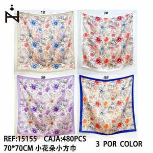 Foulard Quadrato con Piccoli Fiori 70x70Cm, Sciarpa per Donne, Accessorio di Moda - Product Image 3