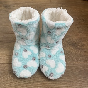 Chaussons d'intérieur chauds pour adultes, automne-hiver, doublés en polaire, épaissis, semelle en mousse de coton, forme de cœur, décontractés, pour hommes et femmes - Product Image 2