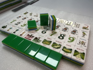 Nuevo y Original Mahjong Americano con Temática de Golf 2026, Fichas de Mahjong de Plástico con Diseño Personalizado y Patas Metálicas Plegables para 4 Jugadores - Product Image 1