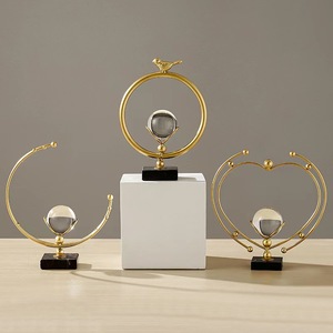 Commercio all'ingrosso di lusso europeo-Styles decorazione creativa per incisione per casa soggiorno ufficio anniversario sfera di cristallo in metallo ornamento - Product Image 1