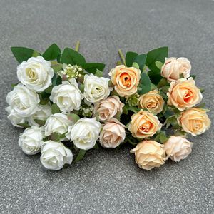 Vente en gros Offre Spéciale de décoration de mariage pour intérieur plusieurs couleurs Fleurs artificielles 10 têtes Bouquet de roses en soie - Product Image 4