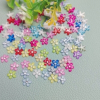 100 Breloques Mini Fleurs en Résine avec Strass, Fleurs Plates de 10 mm en Résine pour Nail Art, Décoration Artisanale DIY