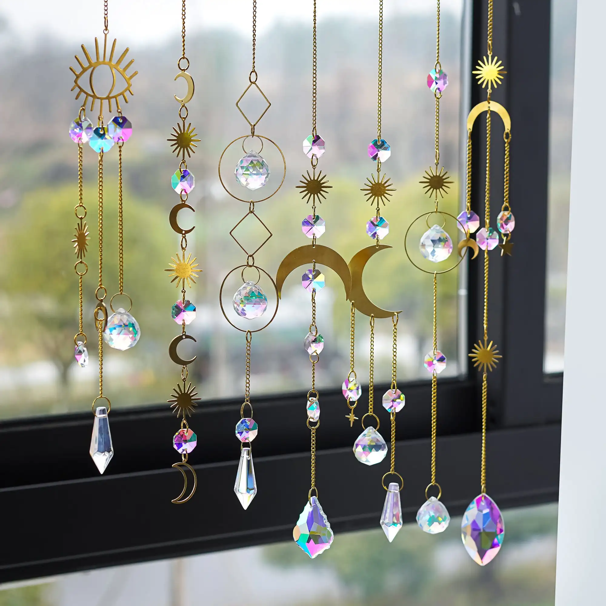 K9 Attrape-soleil en cristal coloré Sphère prismatique Carillons éoliens avec chaîne Pendentif Boules de cristal pour la maison Jardin et Noël