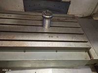 Centre d'usinage vertical intégré d'occasion Taiwan Yongjin FV102A YCM 102A Système Fanuc trois axes CNC Prix