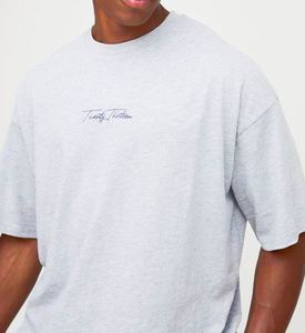Ensemble survêtement gris chiné oversize avec t-shirt et short, tenue de sport personnalisable - Product Image 3