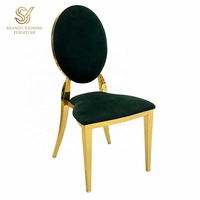 Chaise de banquet empilable en velours vert pour événements et mariages, avec piètement en acier inoxydable doré, idéale pour hôtels et restaurants.