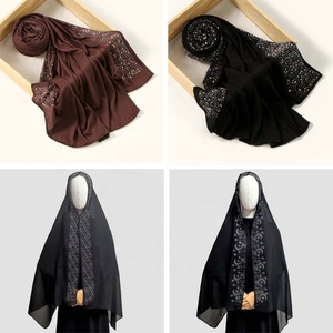Nuove Strisce Termoadesive Personalizzate con Strass per Trasferimento a Caldo su Sciarpe e Accessori di Abbigliamento - Product Image 6
