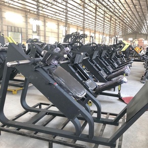 Attrezzatura Commerciale per Palestra: Macchina Hack Squat a Carico Libero MND F57 con Piastre Scorrevoli - Product Image 3