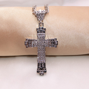 Collier pendentif croix en alliage de zinc or et argent, serti pavé, design ajouré, pour homme, bijou cadeau - Product Image 4
