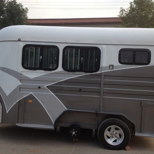 Remolque de Transporte de Caballos de Lujo Personalizado para 2 Caballos con Carga Inclinada, Fabricado en China - Product Image 3