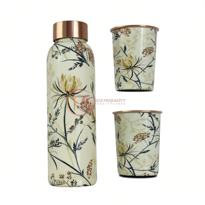 Juego de botellas de cobre y metal moderno con 2 vasos Botella de 1000 ml con vaso para beber (paquete de 1 Cobre) Último modelo de calidad premium - Product Image 1