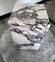 Présentoir en marbre noir et blanc naturel moderne bloc table en marbre cube piédestal