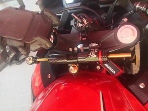 Stabilisateur de direction réglable pour motos multi-marques, texture en aluminium carbone - Product Image 5