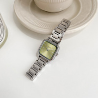 Montres pour femmes élégantes et polyvalentes, au design unique, écologiques, en alliage de zinc, à quartz, boîtier carré, cadran à aiguilles de 30 mm