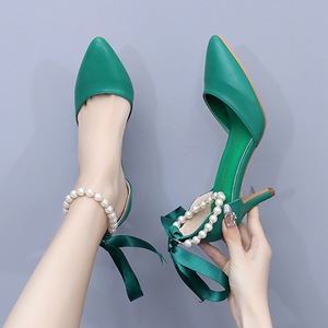 Scarpe da <span class=keywords><strong>donna</strong></span> con <span class=keywords><strong>tacco</strong></span> <span class=keywords><strong>medio</strong></span> da 7cm in morbida pelle PU per banchetto da sposa con <span class=keywords><strong>tacco</strong></span> sottile opaco <span class=keywords><strong>sandali</strong></span> con nastro di perline - Product Image 4