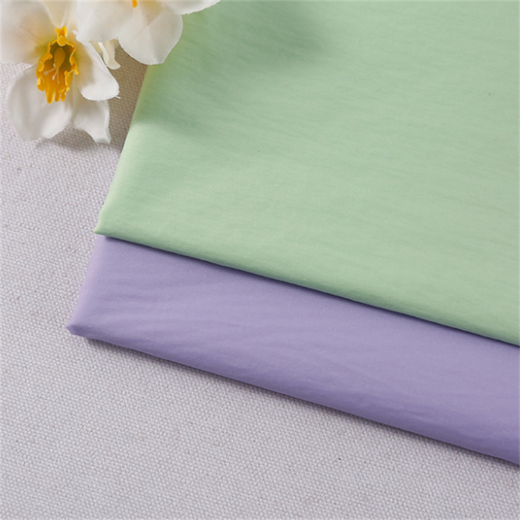 Мягкая нейлоновая тафта с защитой от УФ-излучения для пуховиков