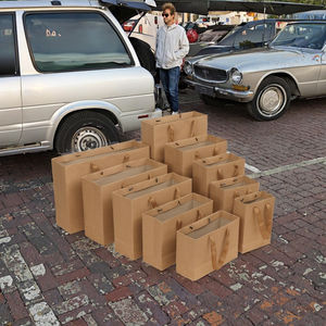 Bolsa de Papel Kraft Reciclable Negra, Blanca o Marrón con Asa de Mano, Personalizada con su Propio Logotipo, para Regalos, Manualidades o Compras - Product Image 2