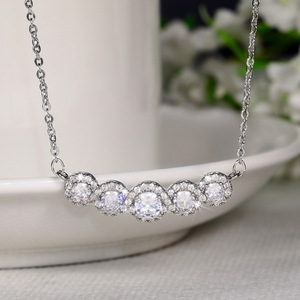 Collana con Ciondolo a Cinque Cuori Mobili per Donne, Elegante Catena per Clavicola, Gioielli alla Moda - Product Image 1