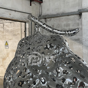 Moderno famoso al aire libre decoración Metal artesanía creativa hueco Acero inoxidable estatua calle paisaje <span class=keywords><strong>Toro</strong></span> escultura - Product Image 5