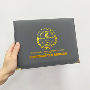 Porte-diplôme A4 personnalisé en cuir avec estampage à chaud argent ou or, pour certificat de remise de diplôme - Product Image 3