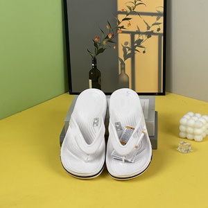 Sandales légères et confortables unisexes pour couple, idéales pour la plage et les loisirs en extérieur, par Baya - Product Image 4