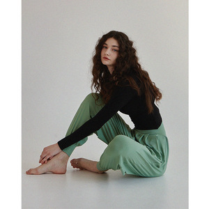 Haut de yoga SUHE TS-005 à manches longues et coupe ajustée, dos nu, pour femme, T-shirt de danse, couleurs unies automne rose, noir, abricot - Product Image 3