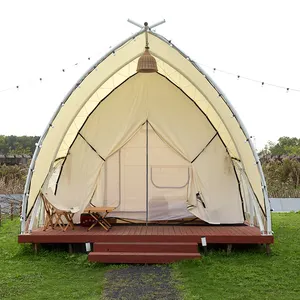 पर्यावरण के अनुकूल आउटडोर मनोरंजन और डाक में परिवार के शिविर के लिए सफारी तम्बू का सहारा लेते हैं।