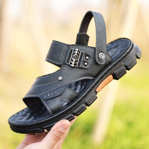 รองเท้าแตะหนังผู้ชาย สายรัดไขว้ พื้นหนา กันลื่น รองเท้าชายหาด สีน้ำตาล สีดำ สวมแบบสลิปออน สไตล์วัยรุ่น - Product Image 4