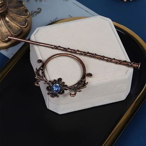 Horquilla de pelo vintage estilo vikingo punk con diseño de varita de bruja y polilla, accesorio gótico nórdico para disfraces de cosplay y fiestas de Halloween - Product Image 3