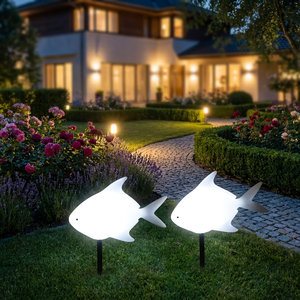 Ornement lumineux LED en forme de poisson pour extérieur, sculpture de simulation de poisson pour pelouse, lampe de décoration paysagère intérieure et extérieure - Product Image 1