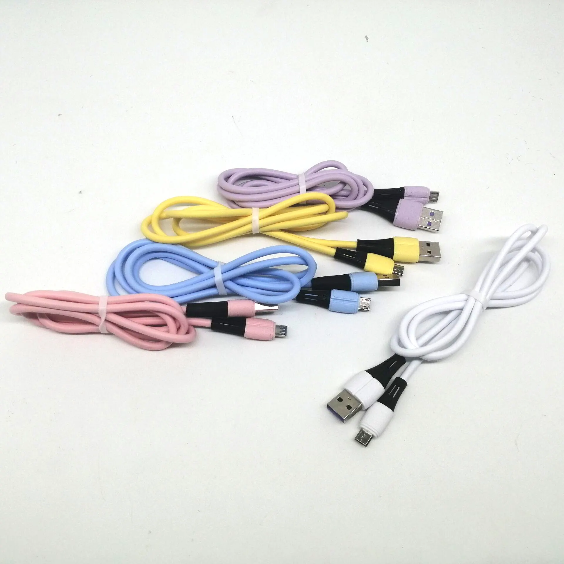 Hohe Qualität und mehrere Farben können angepasst werden Weiches Silikon 1m Micro-USB-Kabel für iPhone Android Samsung