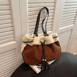 Sac à main pliable en peluche polaire de luxe pour femme avec logo personnalisé, nouvelle mode automne, sac à bandoulière - Product Image 1