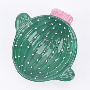 Assiette de service en céramique en forme de croissant, vaisselle à thème pâtisserie française avec personnalisation complète - Product Image 5